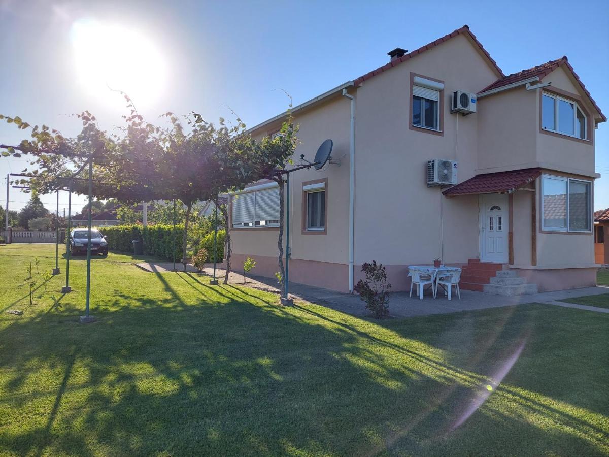 Apartment Helena Airport Podgorica Eksteriør bilde
